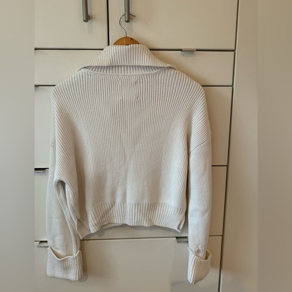 Abercrombie sweater in size XS — - Picture 4 of 4